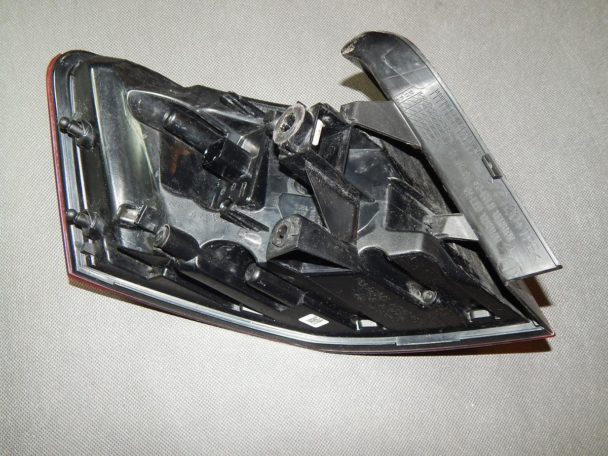 A3 8V LAMP RIGHT REAR FENDER NEON 8V3945096B