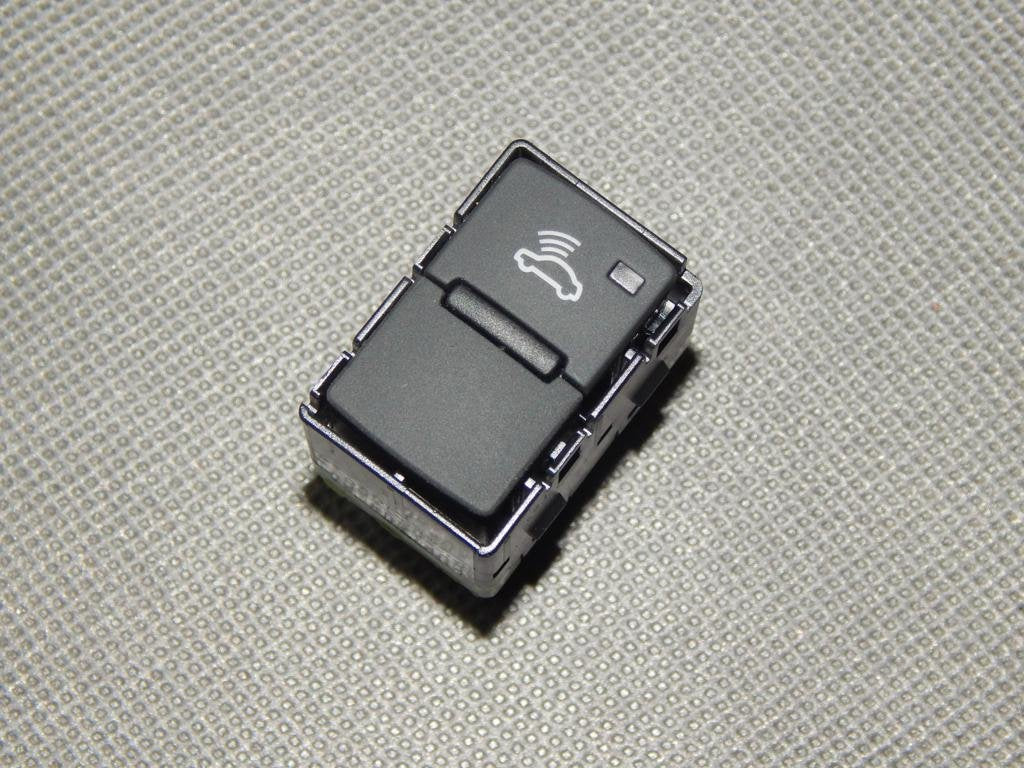 A8 D4 TOWING ALARM SWITCH 4G0962109