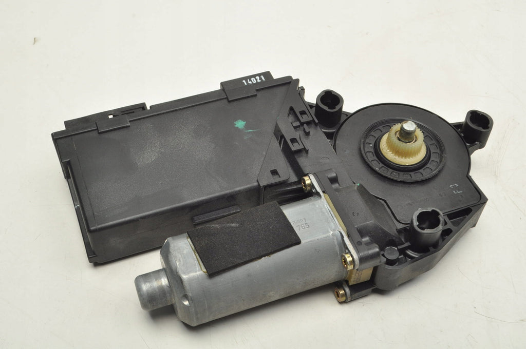 AUDI A2 WINDSCREEN MOTOR RIGHT FRONT 8Z1959802 HB 5D