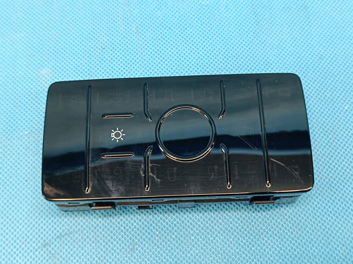 AUDI A6 C9 AVANT 2.0 TDI 150KW 4x4 2026 R LIGHT SWITCH 85E959441B