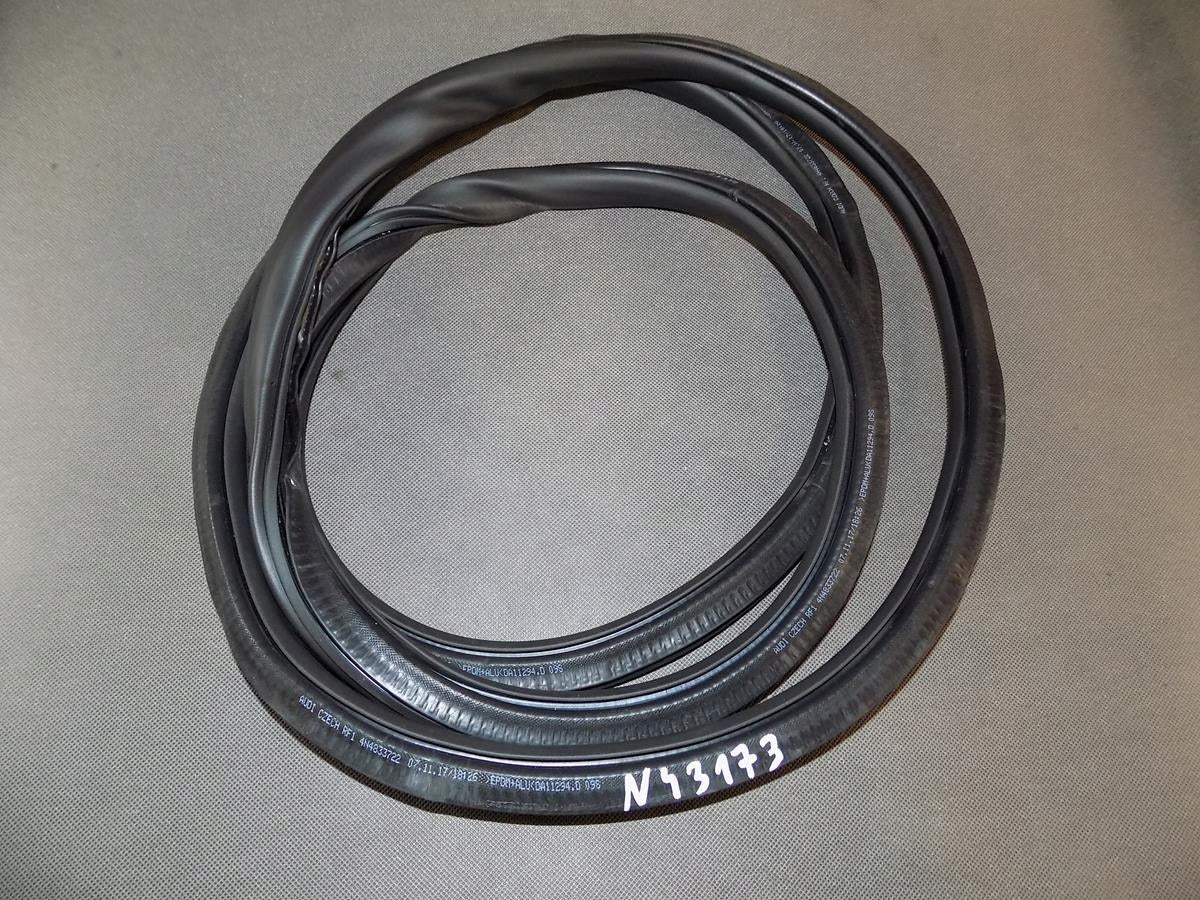 AUDI A8 4N DOOR SEAL RIGHT REAR 4N4833722
