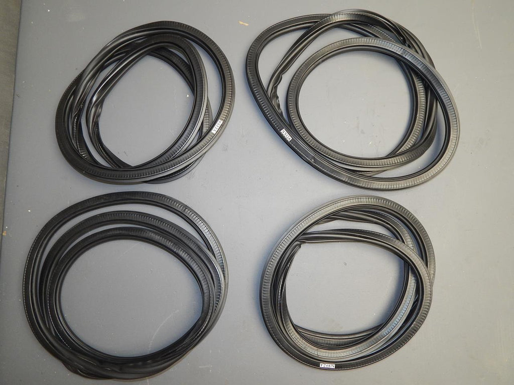 AUDI Q3 8U DOOR SEAL 8U08313721