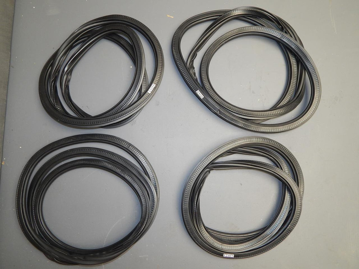 AUDI Q3 8U DOOR SEAL 8U08313721