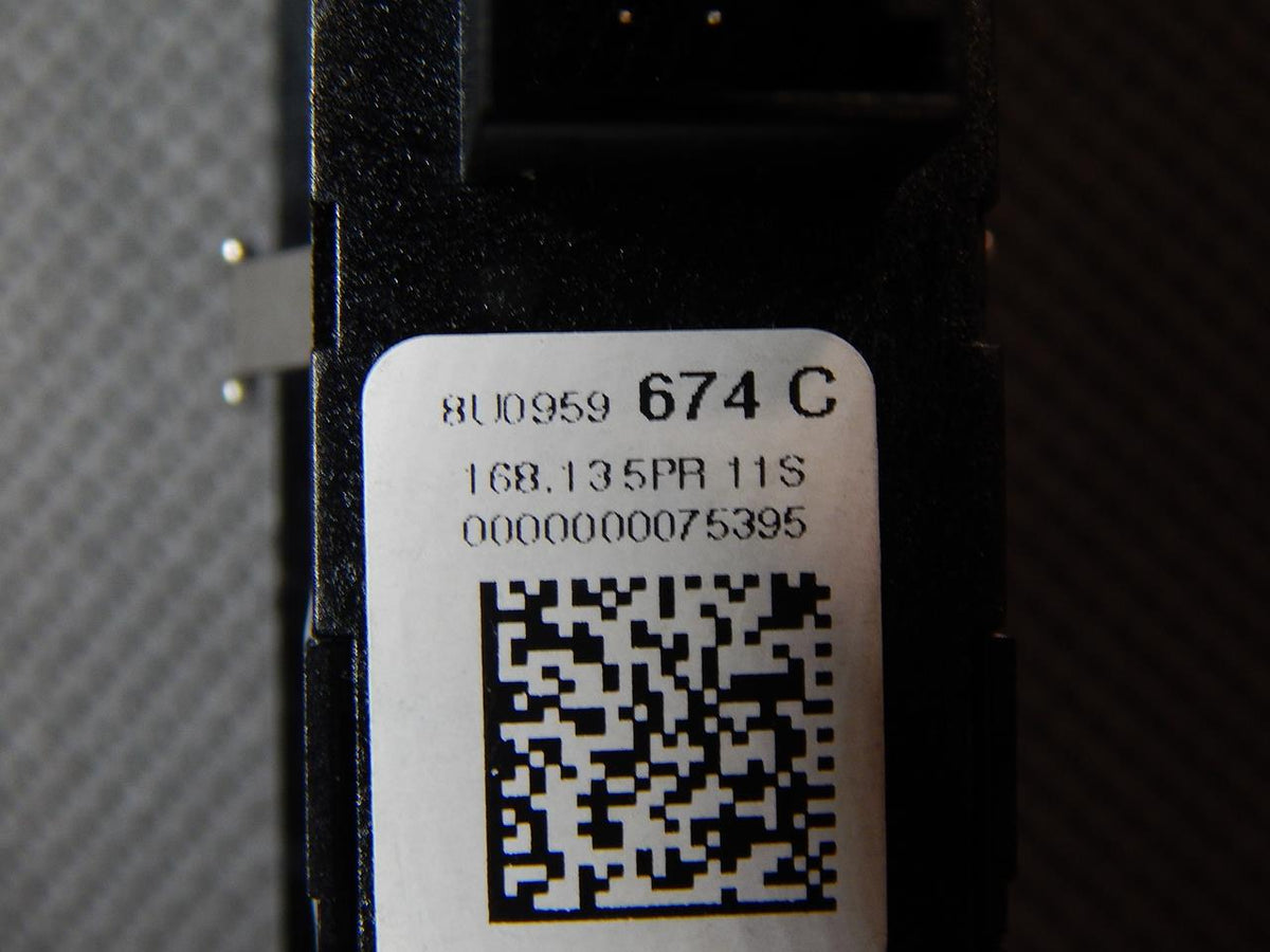 AUDI Q3 8U SWITCH PDC 8U0959674C