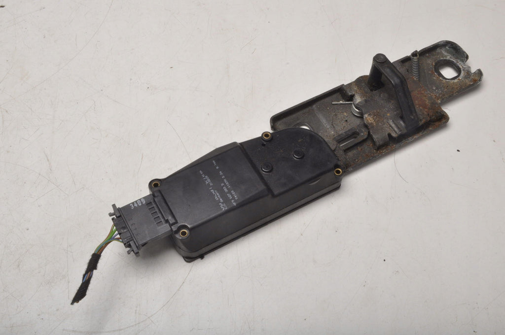 AUDI Q5 TAILGATE PULL 4F9827383D