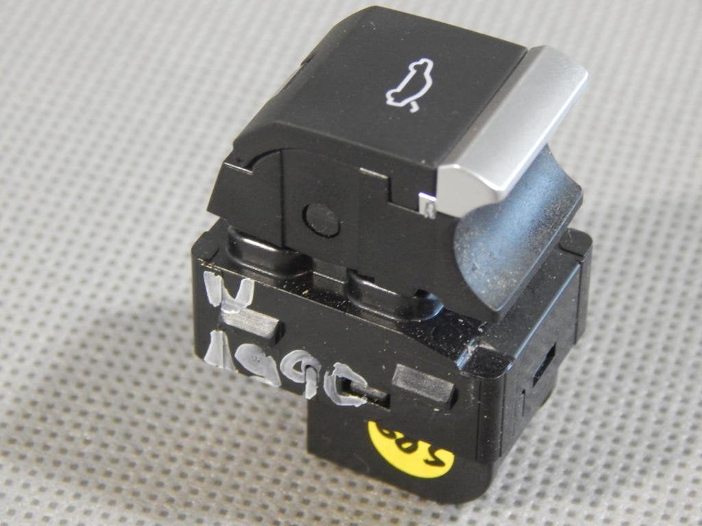 AUDI Q7 4M FLAP OPENING SWITCH 4M0959831A