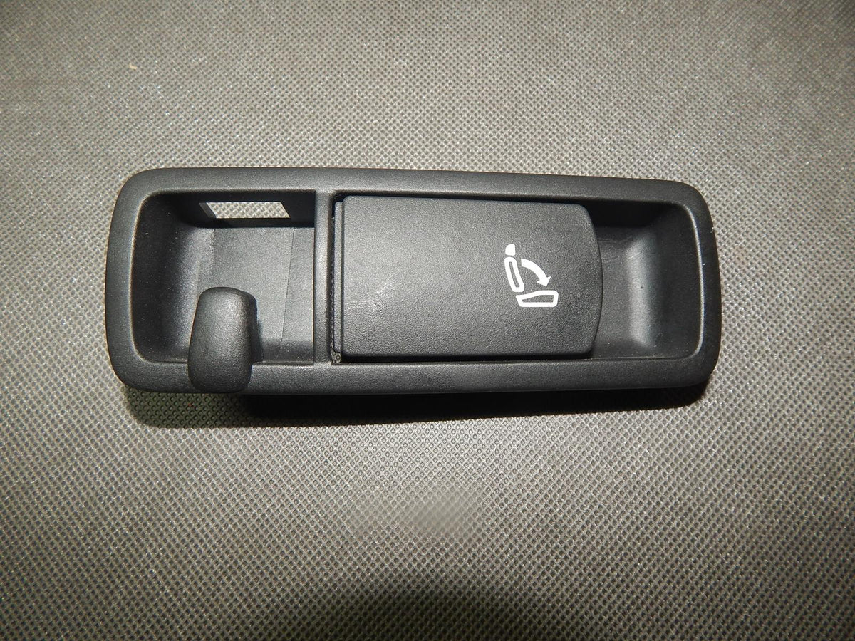 AUDI RS5 LIFT SEAT PULL 8P7885693