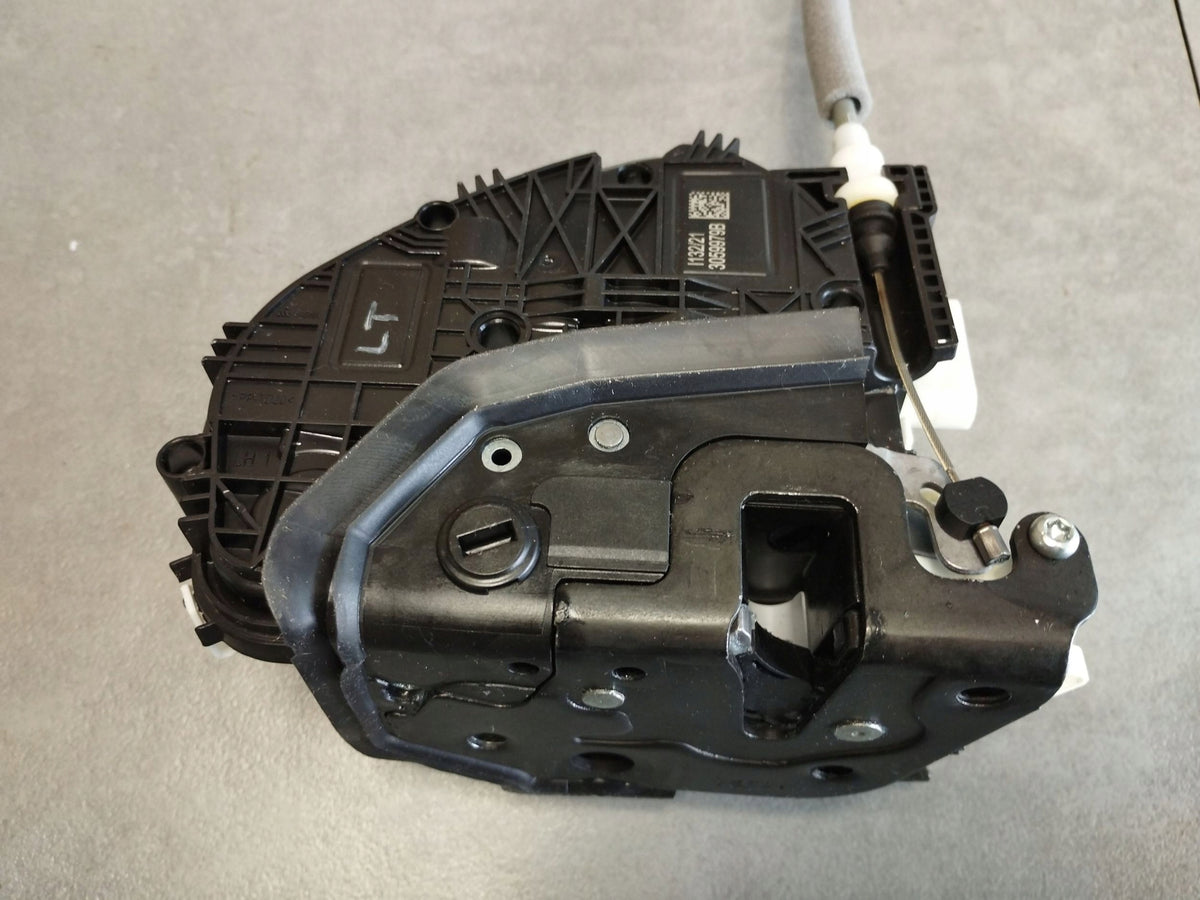 Audi A4 S4 B9 8W Lock left rear 8X0839015F
