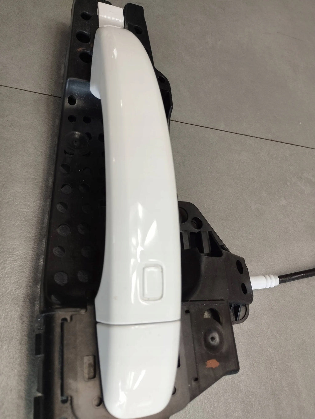 Audi A5 8T HANDLE RIGHT REAR KESSY LY9C 8T02837886