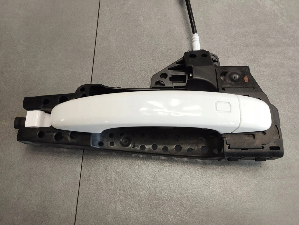 Audi A5 8T HANDLE RIGHT REAR KESSY LY9C 8T02837886