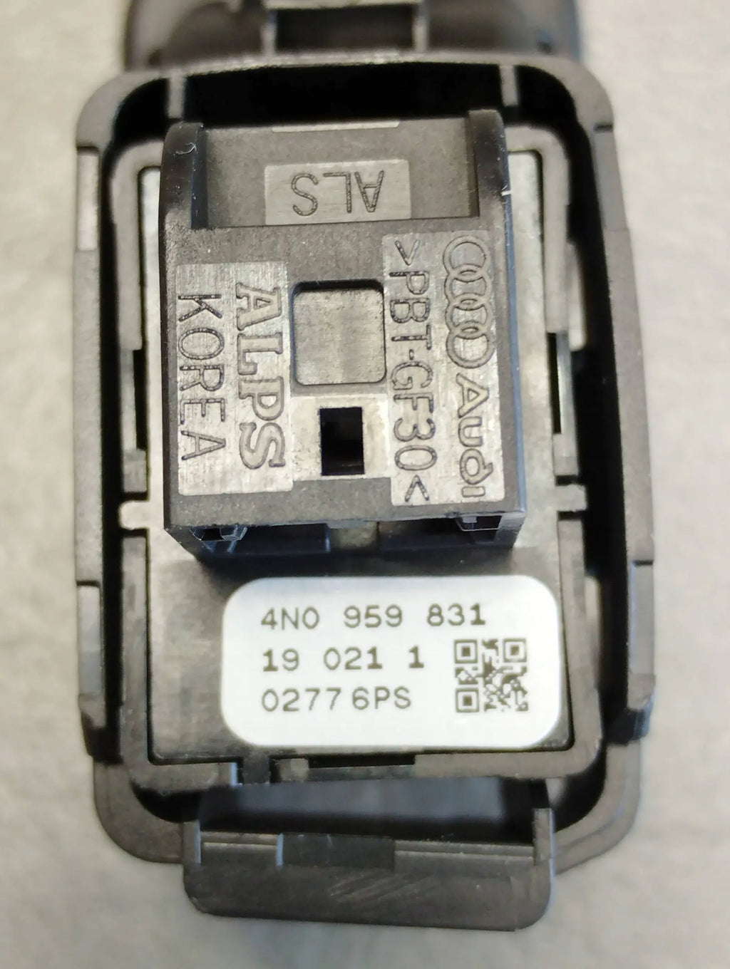 Audi A8 4N D5 FLAP SWITCH REAR 4N0959831