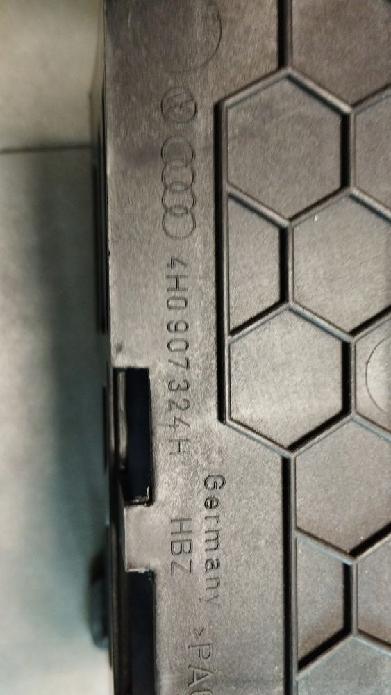 Audi A8 D4 4H RADIO DRIVER MOUNT 4H0907324H