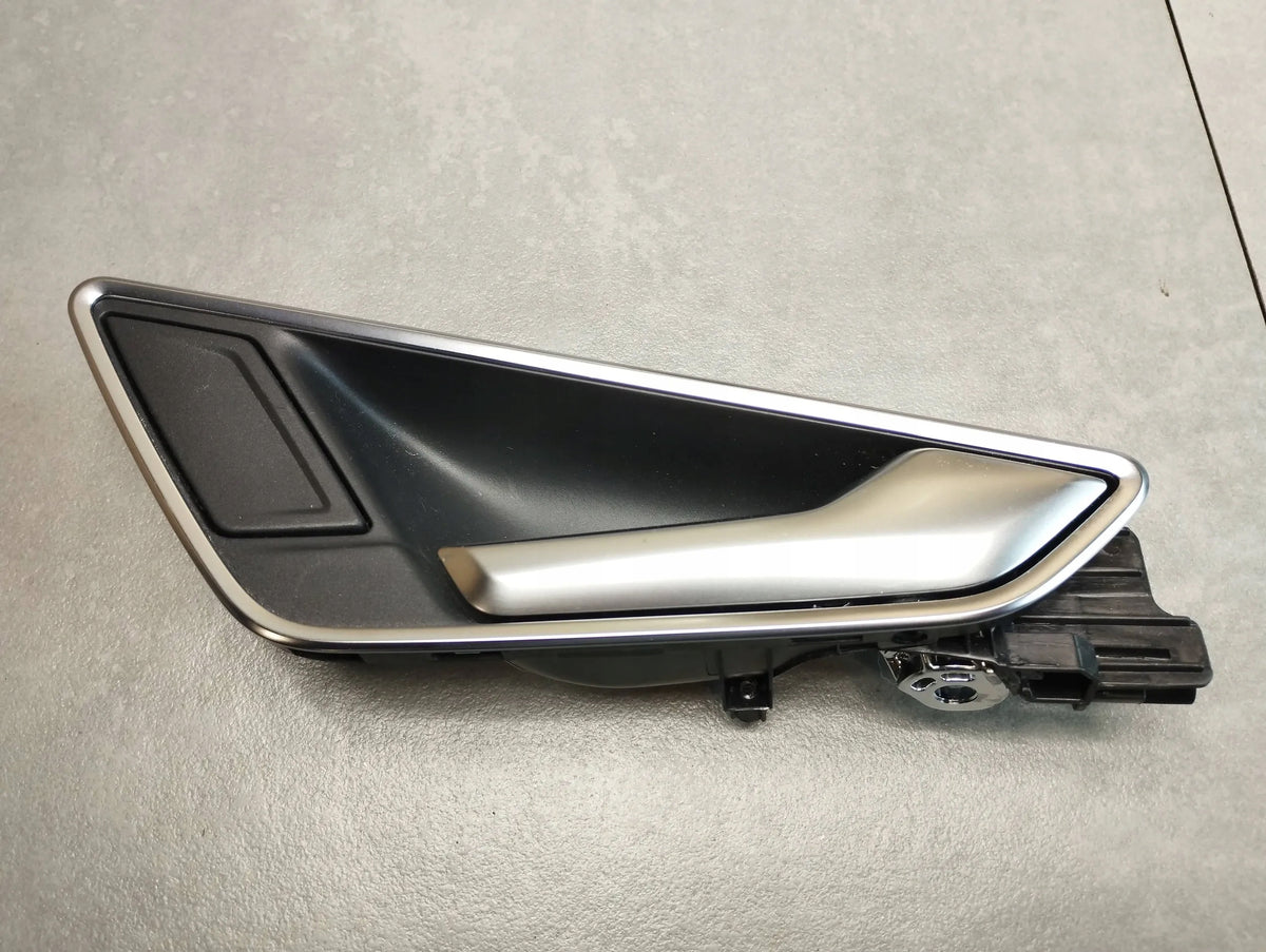 Audi Q4 e-tron INTERIOR DOOR HANDLE RIGHT FRONT 81A837020C