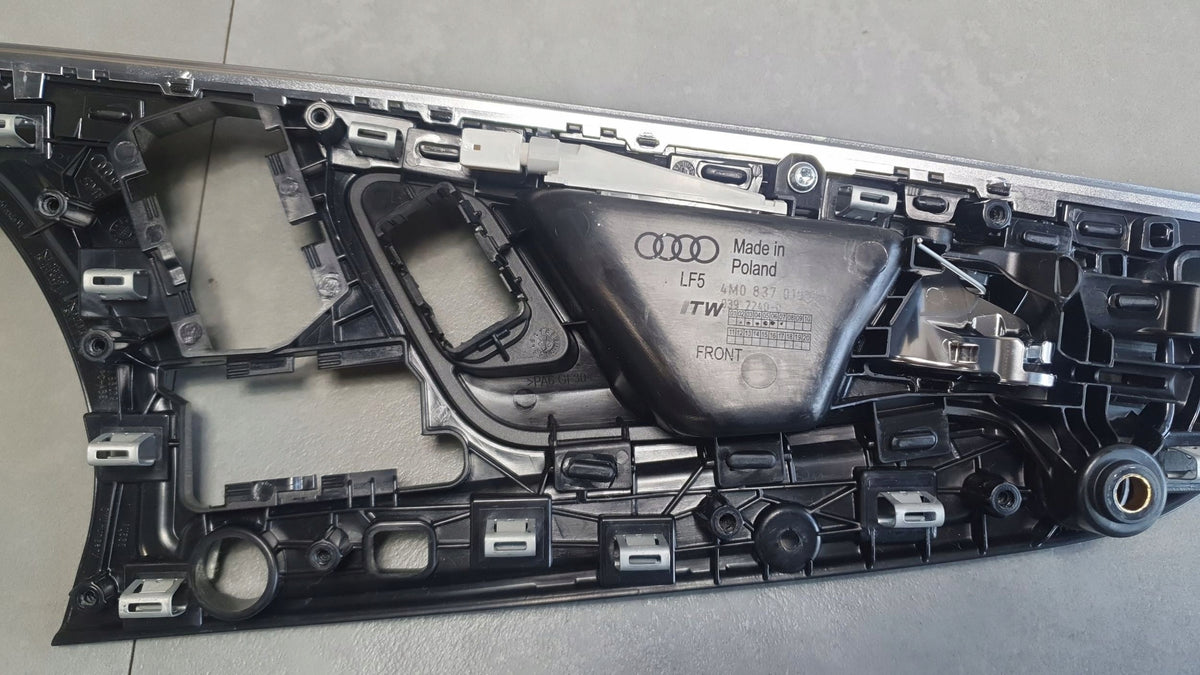 Audi Q8 Interior door handle left front 4M0837019C