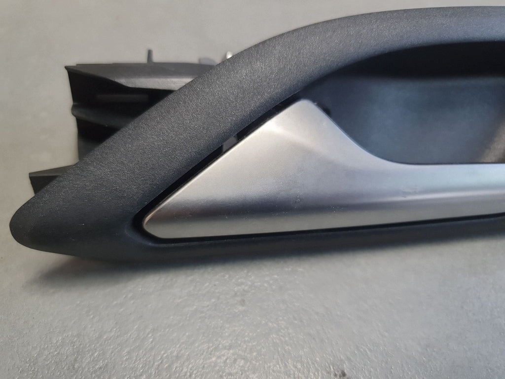 Audi SQ6 e-tron Interior handle left rear 85H837019
