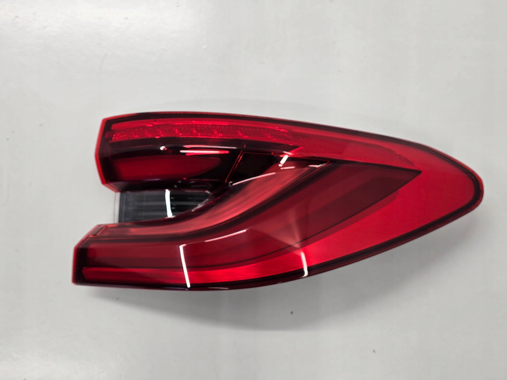 BMW 6 GT G32 17R LAMP RIGHT REAR 7376484