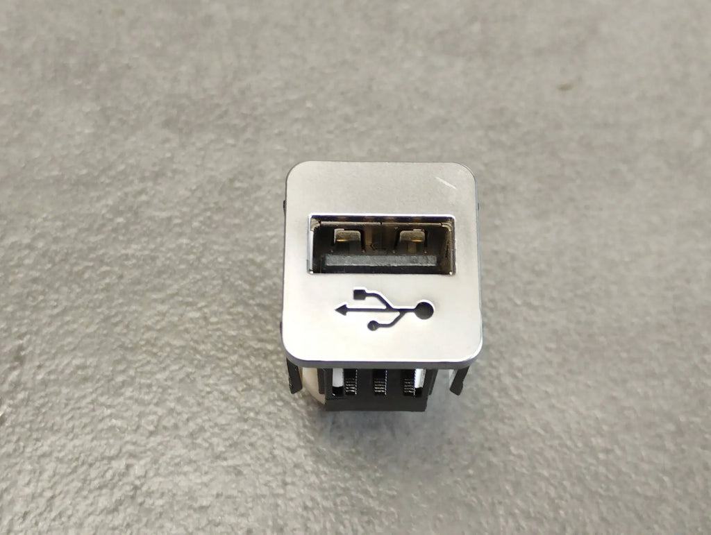 BMW 7 G11 USB 74558010 SOCKET