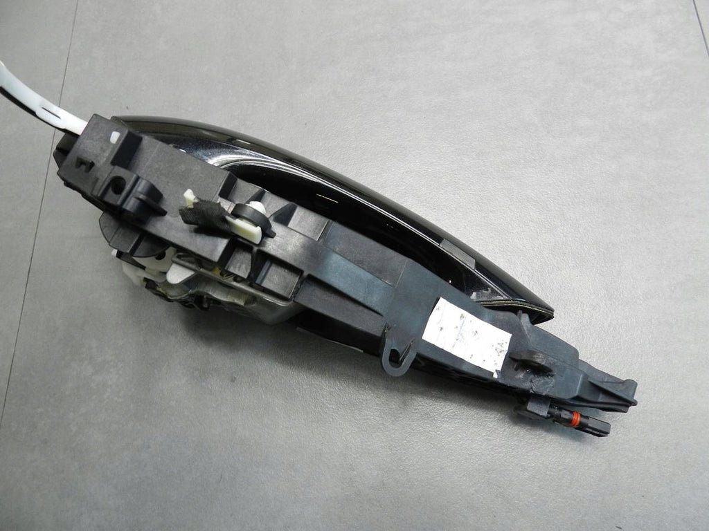 BMW 7 G12 HANDLE RIGHT FRONT KEYLESS 475