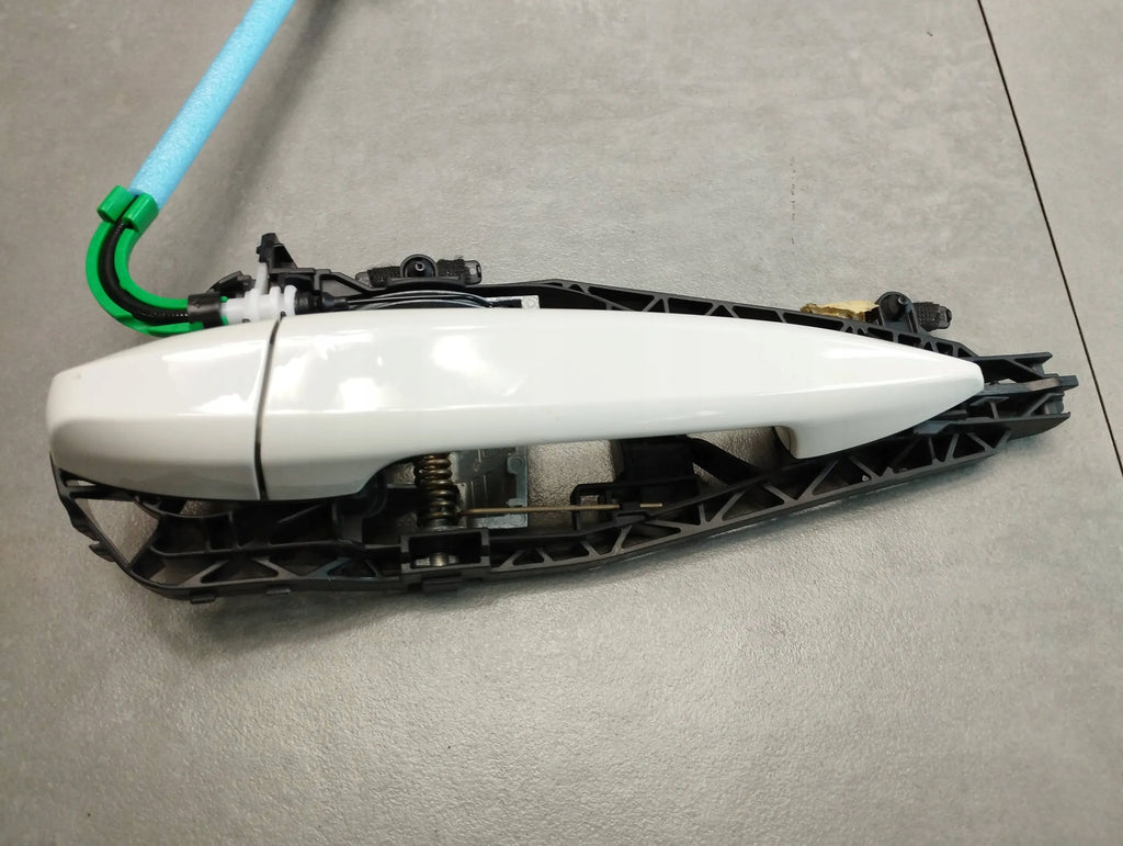 BMW X1 F48 HANDLE LEFT REAR A300 7401209
