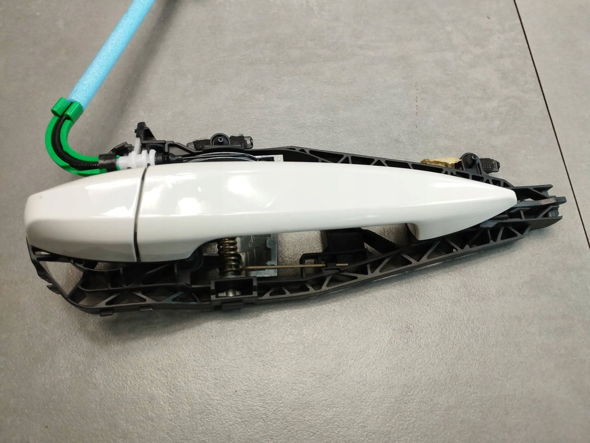 BMW X1 F48 HANDLE LEFT REAR A300 7401209