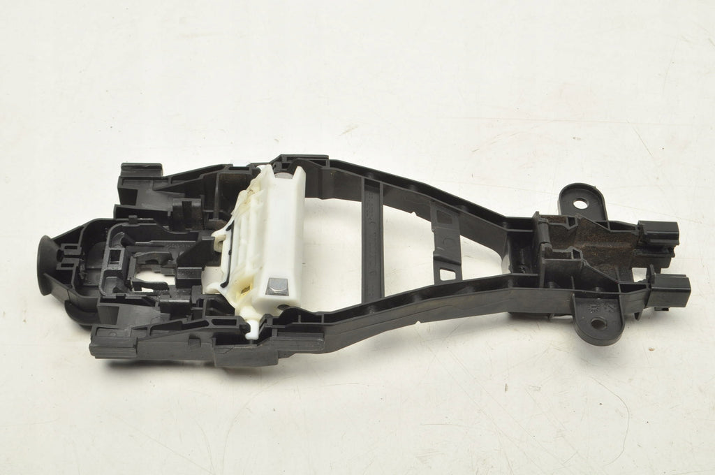 HANDLE HOLDER RIGHT REAR VOLVO S60 III V60 II 30747097