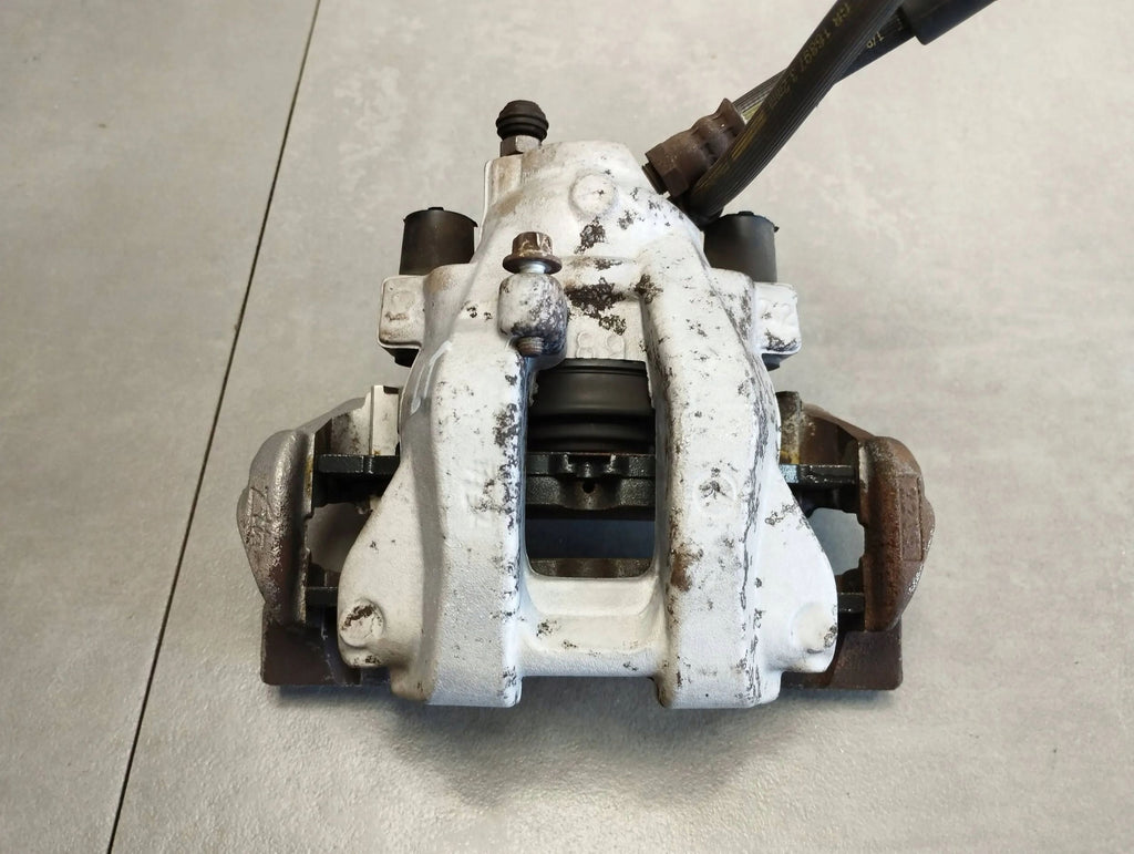 Mercedes-Benz CLS C218 CLAMP RIGHT REAR