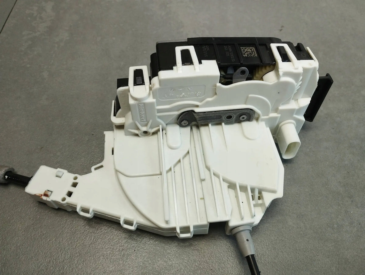 Mercedes-Benz CLS C218 RIGHT FRONT LOCK UK A0997200235