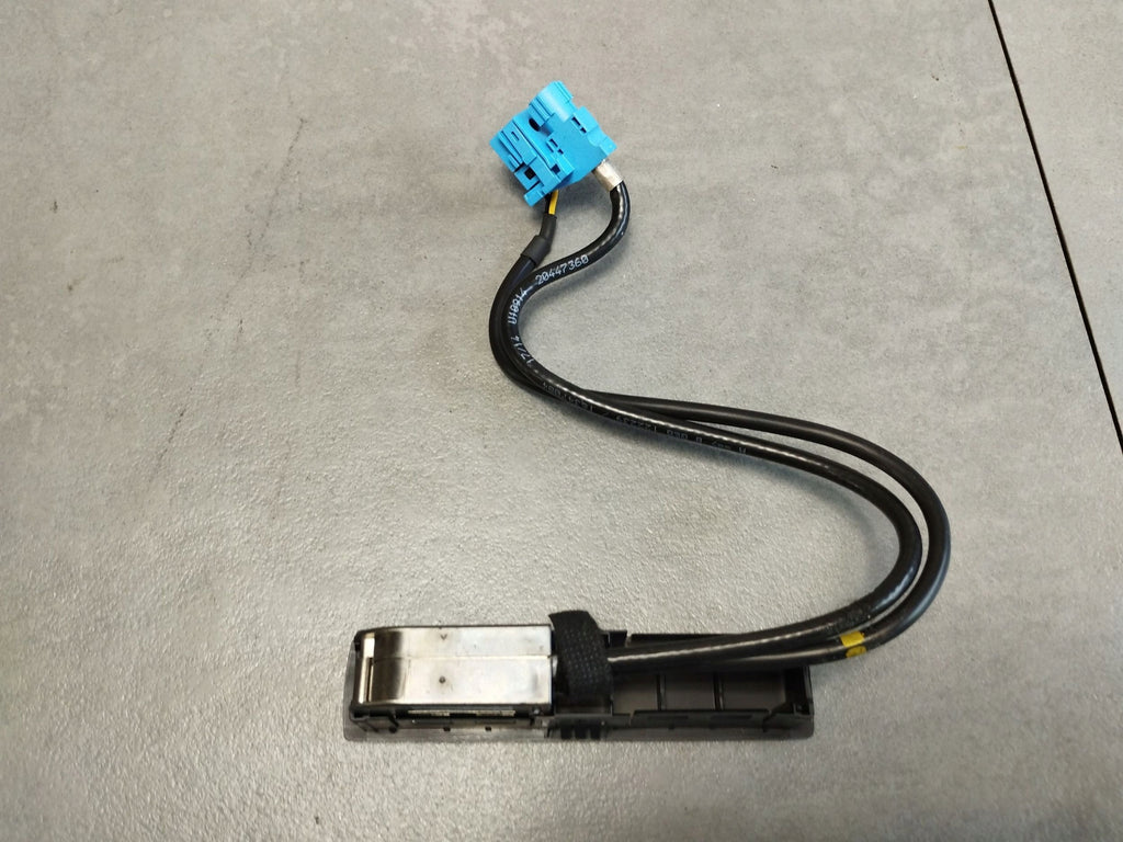 Mercedes-Benz S W222 2014 USB A2228200915 CONNECTOR