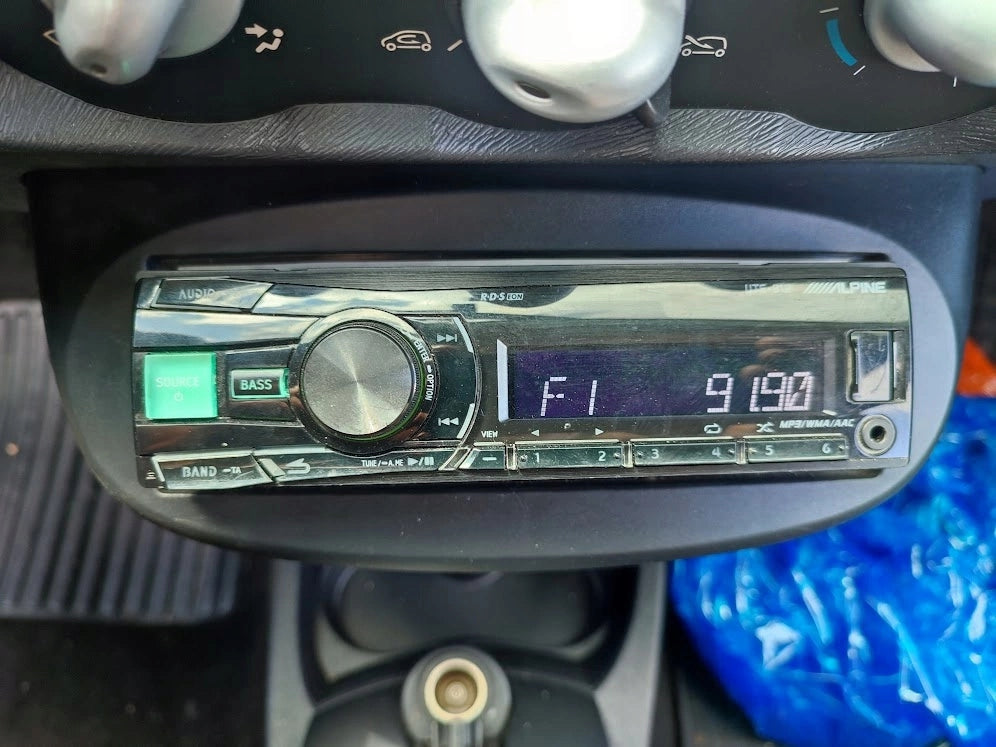 RADIO RENAULT TWINGO II (2007-2012) UTE-81R