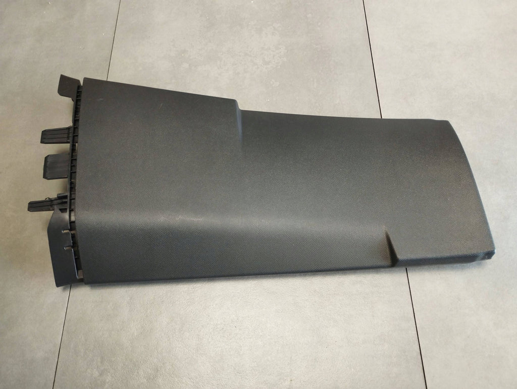 Seat Leon IV 2024 POST COVER RIGHT 5FA867240