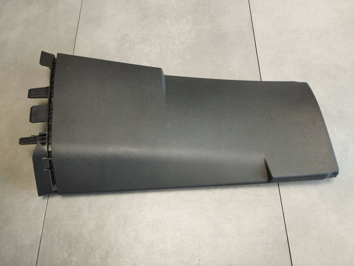 Seat Leon IV 2024 POST COVER RIGHT 5FA867240