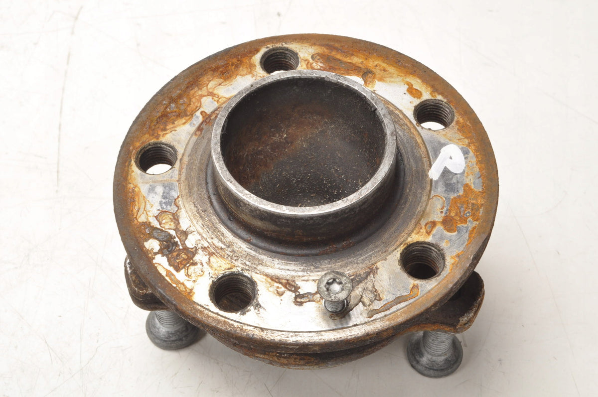 VOLVO S60 III V60 V90 S90 REAR HUB REAR RIGHT
