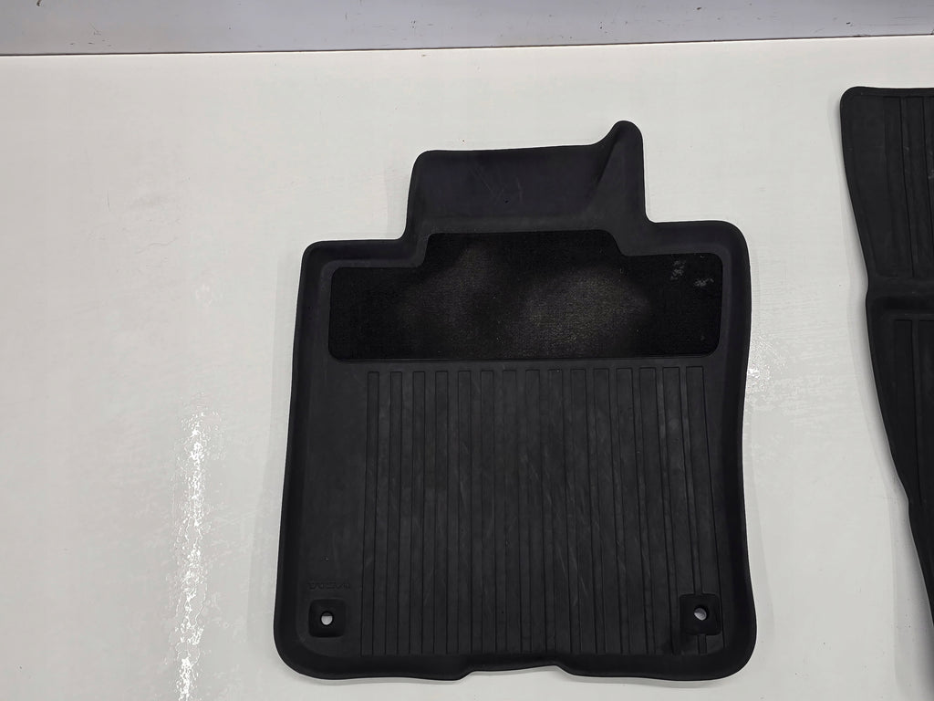 VOLVO S90 V90 17R RUBBER RUGS SET 31435647