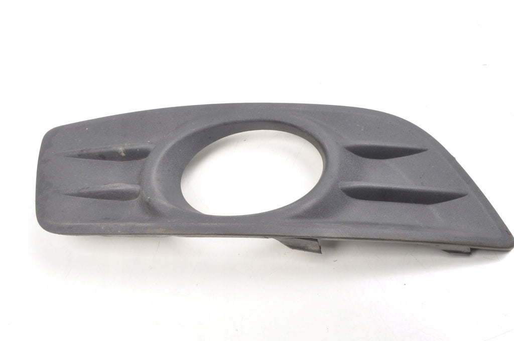 VOLVO V50 FRAME HALOGEN GRILLE RIGHT 30779101