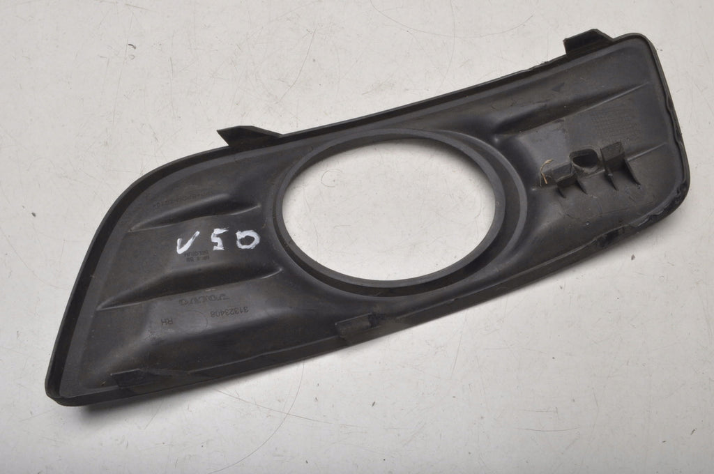 VOLVO V50 FRAME HALOGEN GRILLE RIGHT 31323408