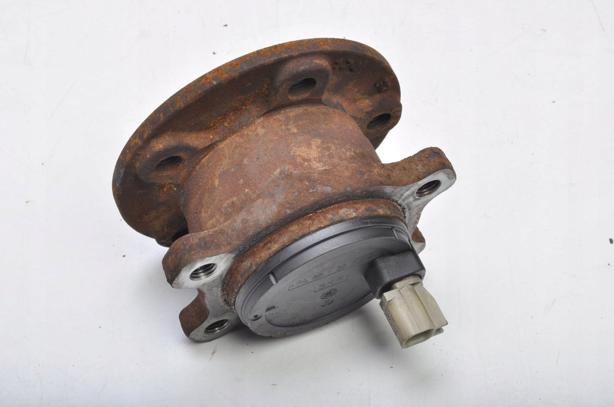 VOLVO V70 III REAR HUB RIGHT