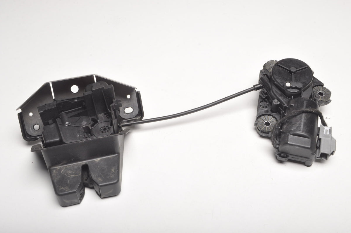 VOLVO V90 II TAILGATE LOCK PULL 31349975