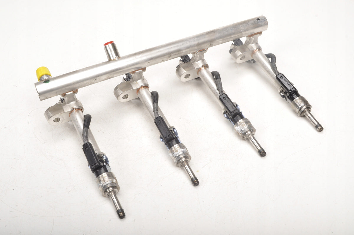 VOLVO XC40 2.0 T4 INJECTION RAIL 31478555 4TKM.