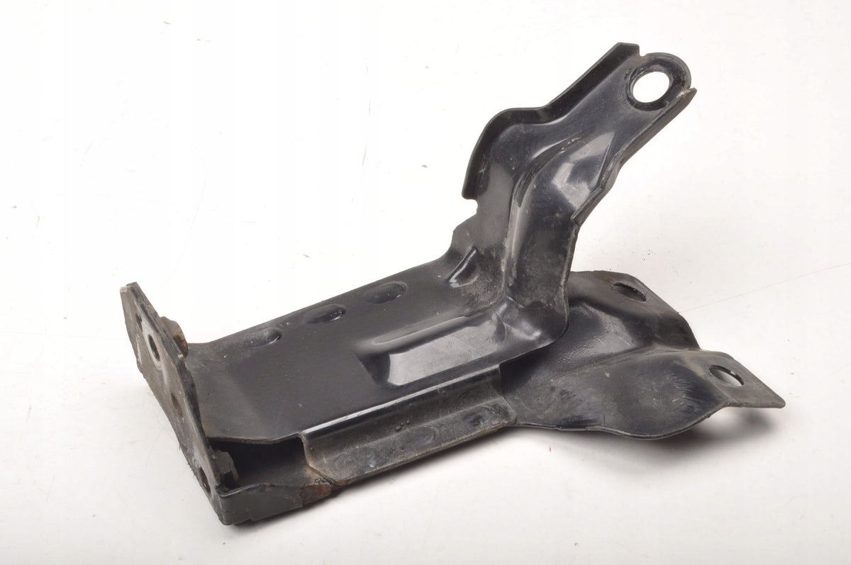 VOLVO XC60 AND RADIATOR MOUNT LEFT