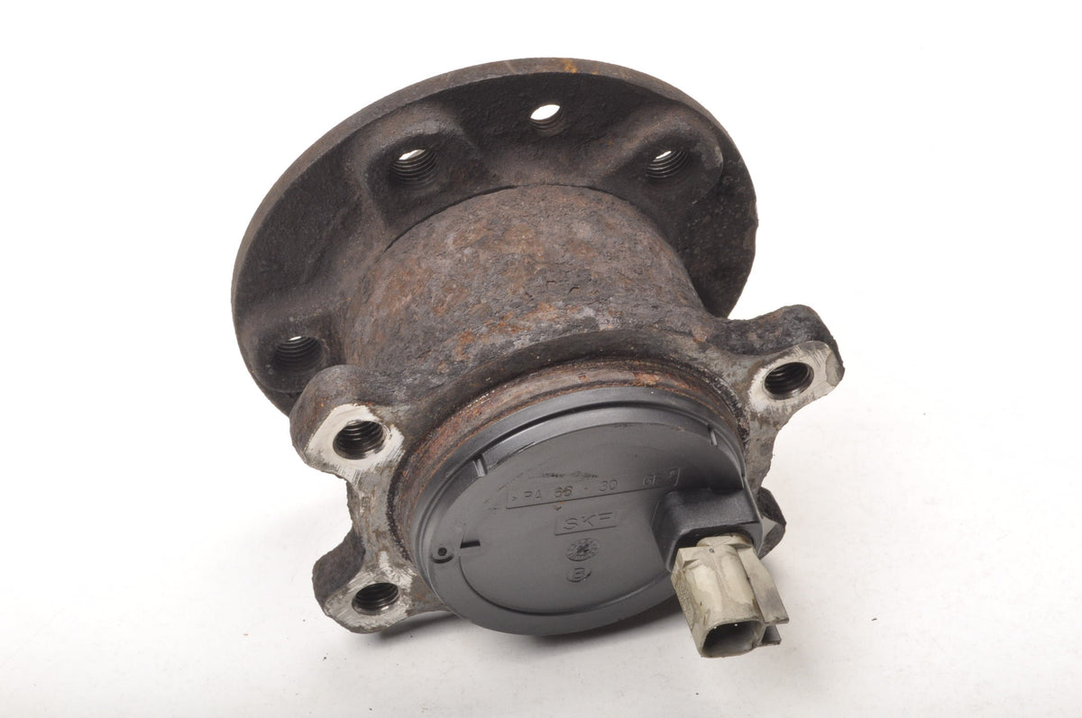 VOLVO XC60 AND REAR HUB RIGHT