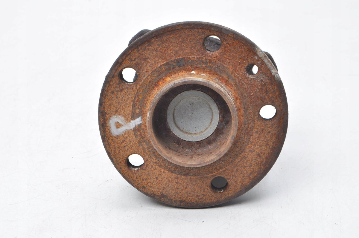 VOLVO XC60 AND REAR HUB RIGHT
