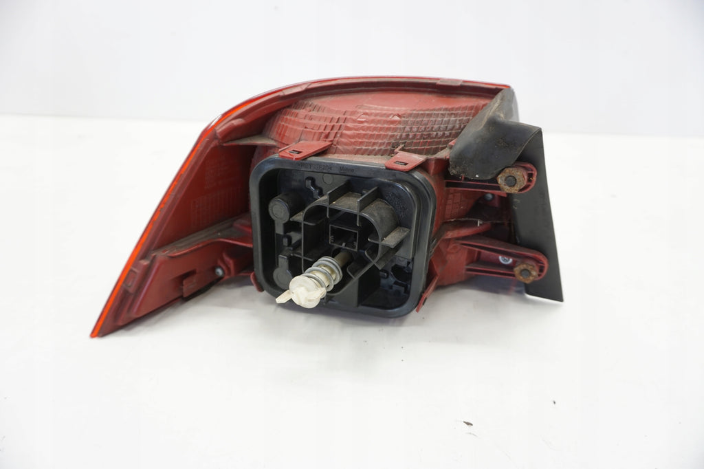VW PASSAT B7 SEDAN LAMP RIGHT REAR 3AE945096F