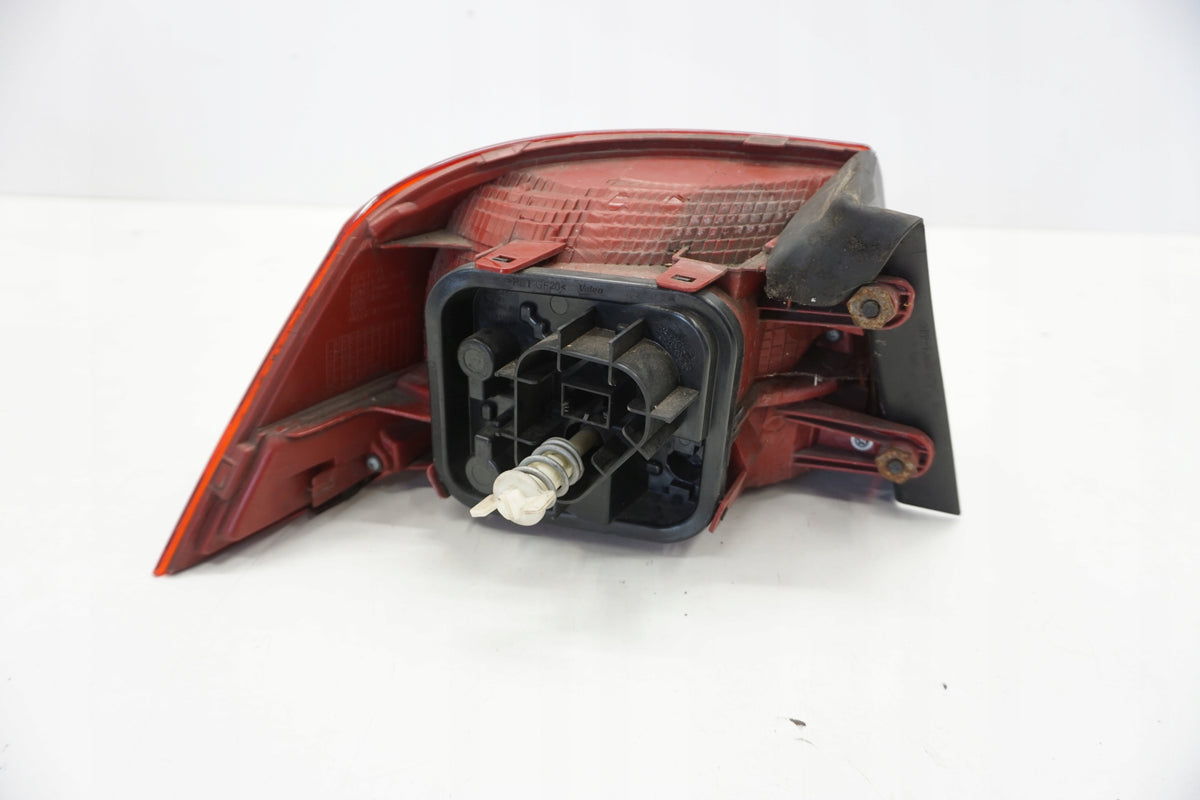 VW PASSAT B7 SEDAN LAMP RIGHT REAR 3AE945096F