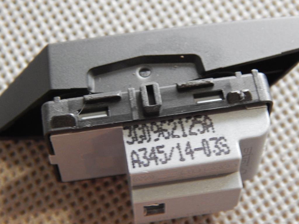 VW PASSAT B8 CENTRAL LOCK BUTTON 3G0962125A
