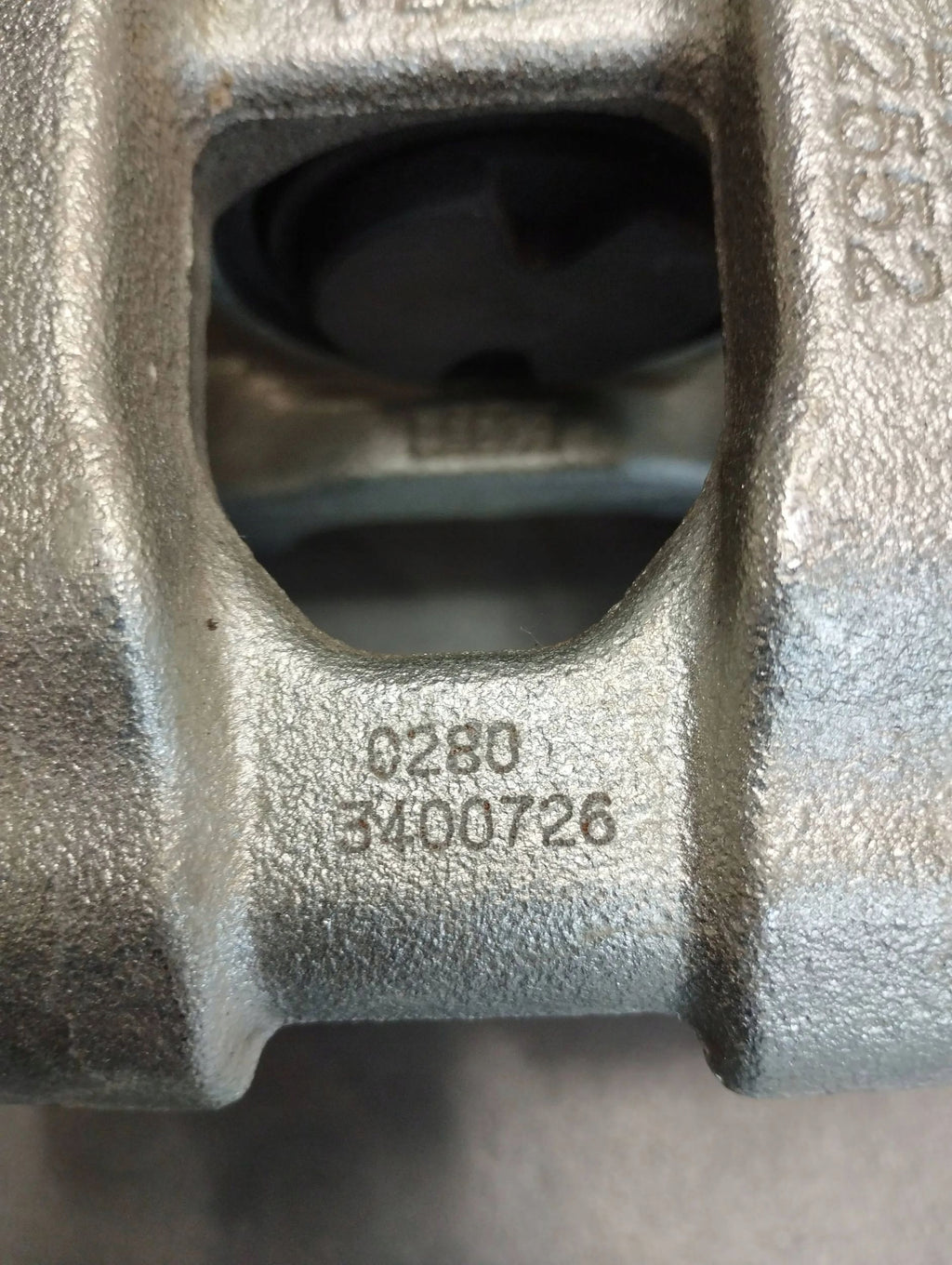 Volkswagen Amarok II CLAMP RIGHT ELECTRIC REAR