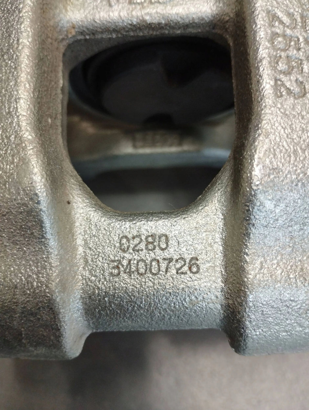 Volkswagen Amarok II CLAMP RIGHT ELECTRIC REAR